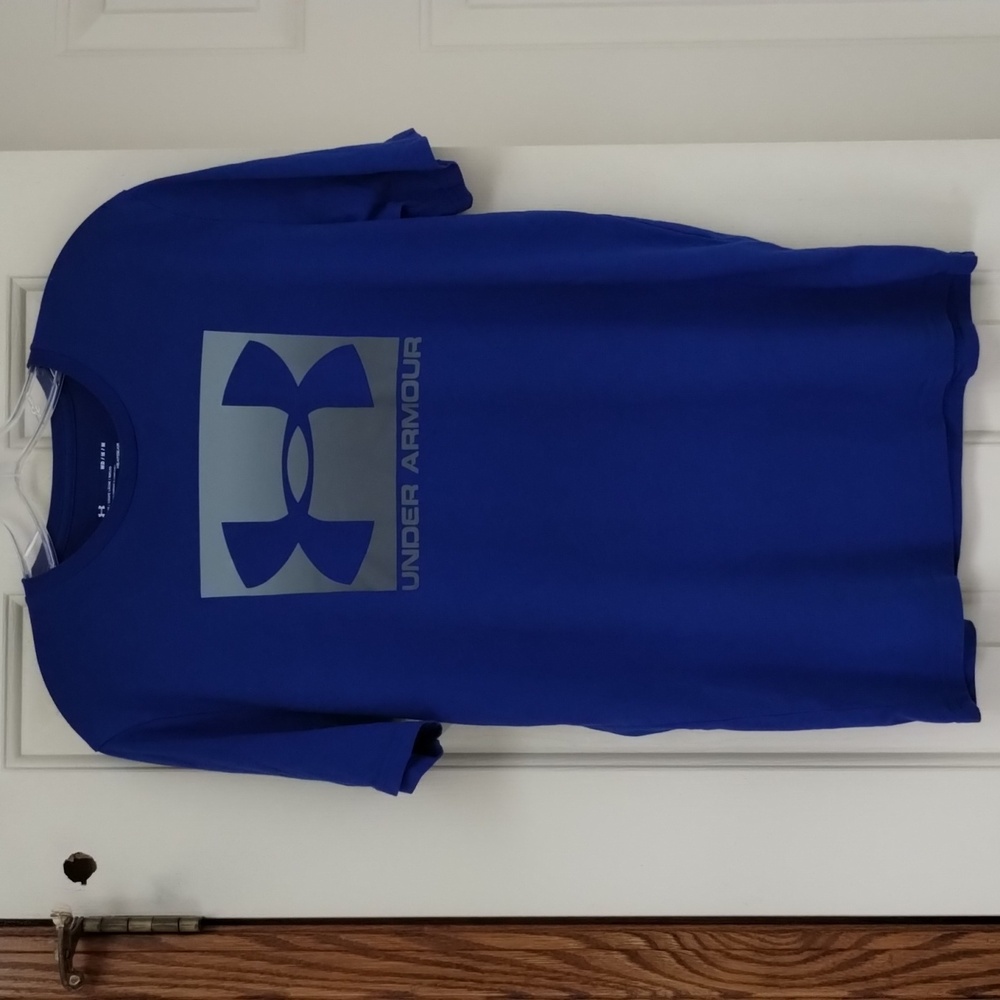 Under Armour men's royal blue shirt with gray/blue logo, like new!